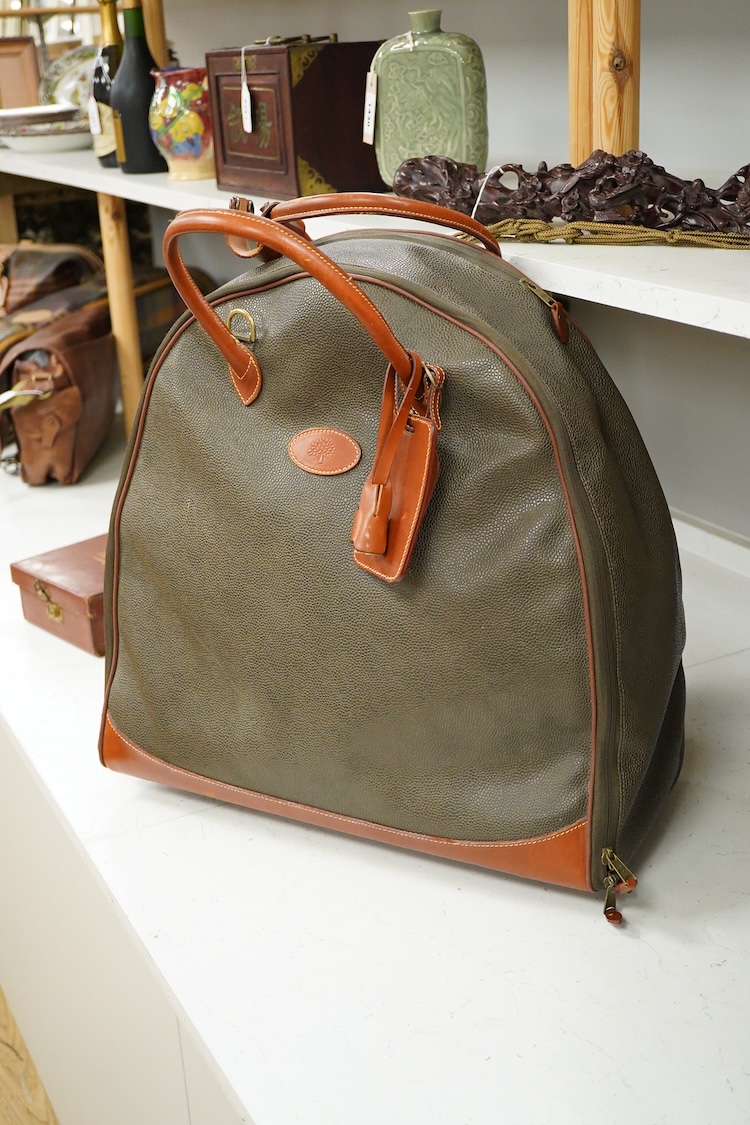 A Mulberry scotch grain leather holdall / suitcase and shoulder bag, largest 60cm high